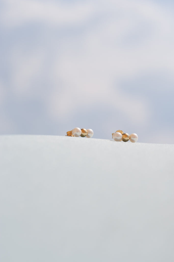 JUKSEREI POETRY EAR STUDS Blitzverkäufe