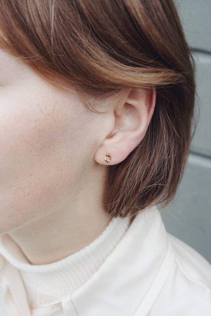 JUKSEREI CLEO EAR STUD · GOLD · B-STOCK Günstiger Verkauf