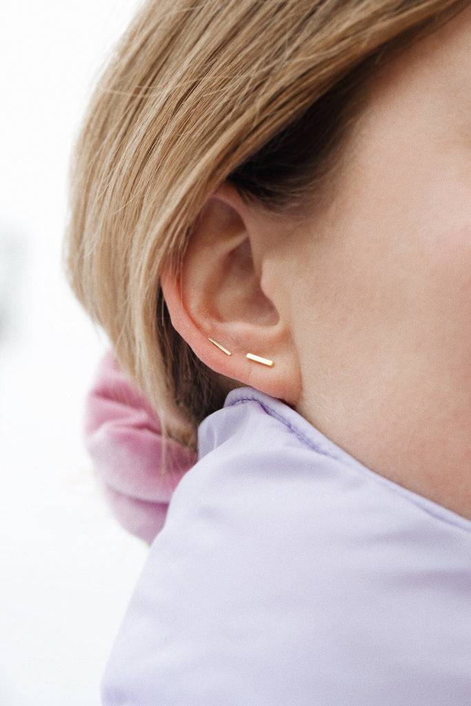 JUKSEREI LINIE EAR STUDS Meist gekauft