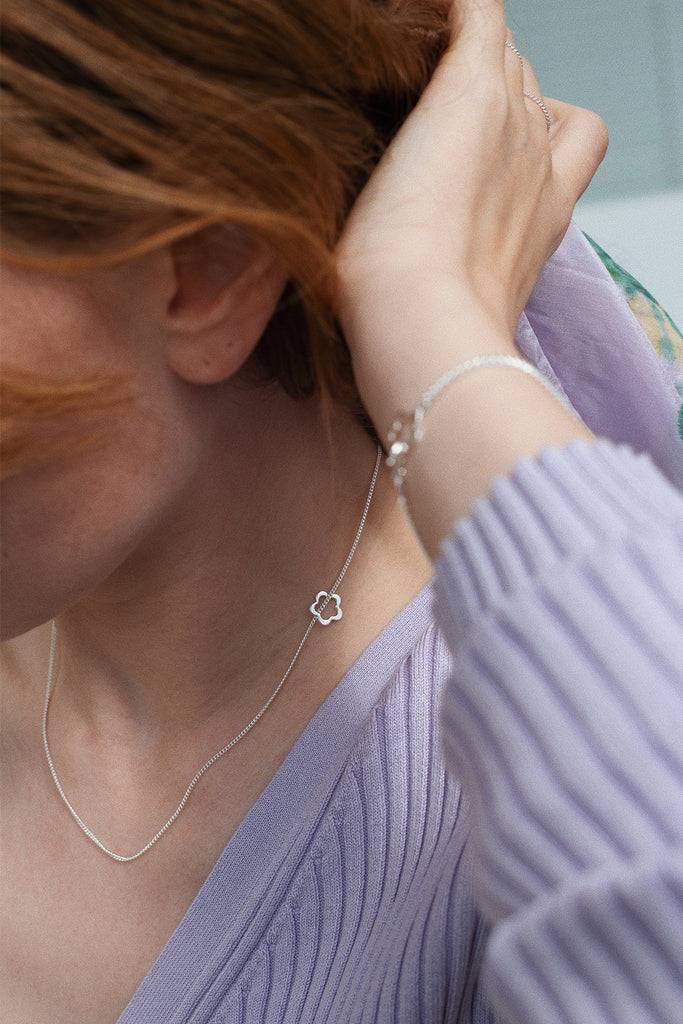 JUKSEREI FLYING FLOW NECKLACE Blitzverkäufe