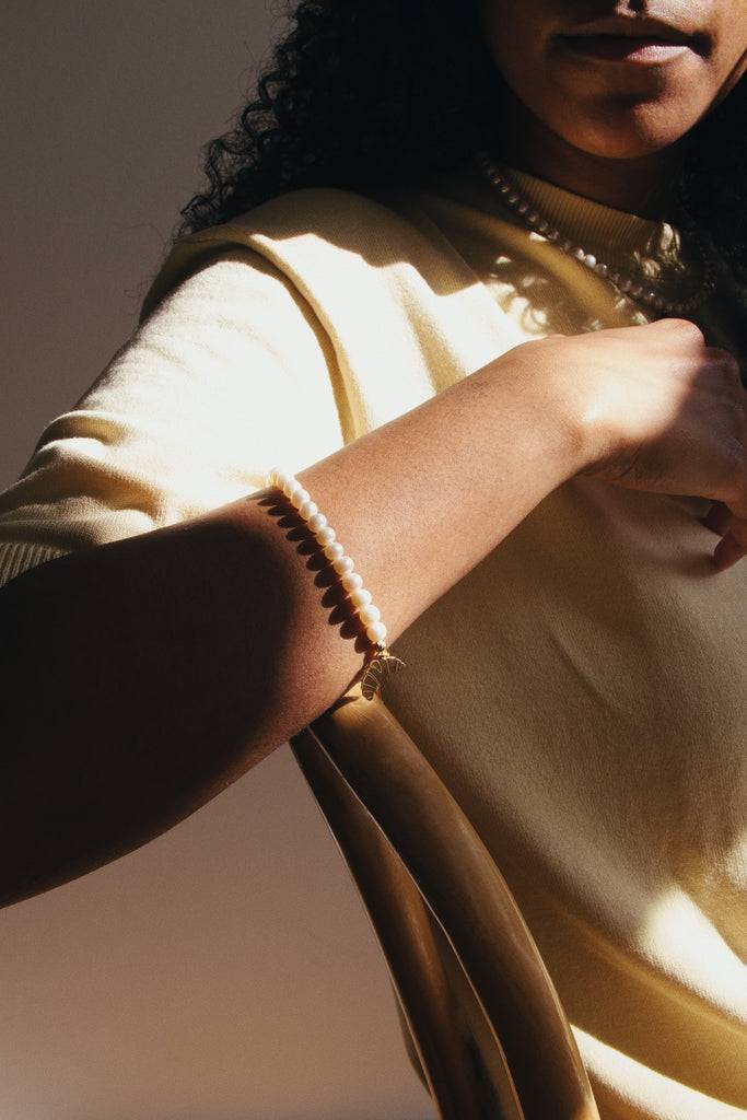 JUKSEREI CROISSANT PEARL BRACELET Günstiger Verkauf