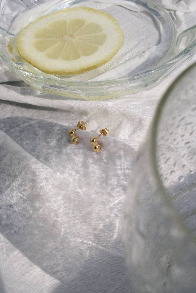 JUKSEREI SOL EAR STUDS Blitzverkäufe