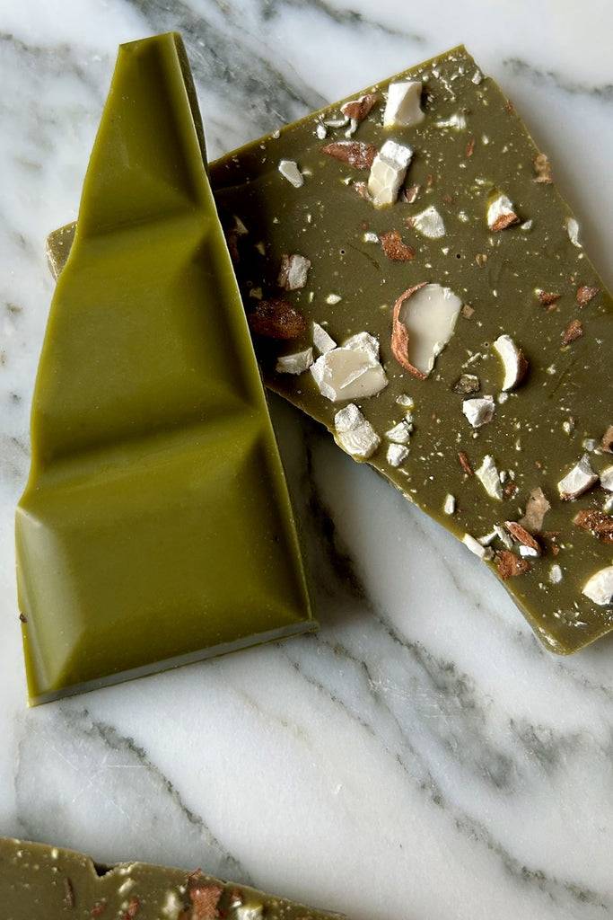 JUKSEREI HEALTH BAR · ORGANIC MATCHA CHOCOLATE ROASTED ALMONDS Schlussverkauf