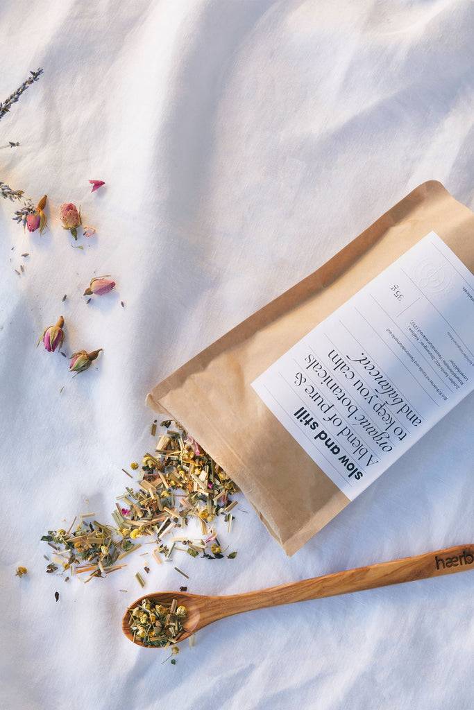 JUKSEREI HÆRB · ORGANIC TEA SLOW & STILL Fabrikverkauf