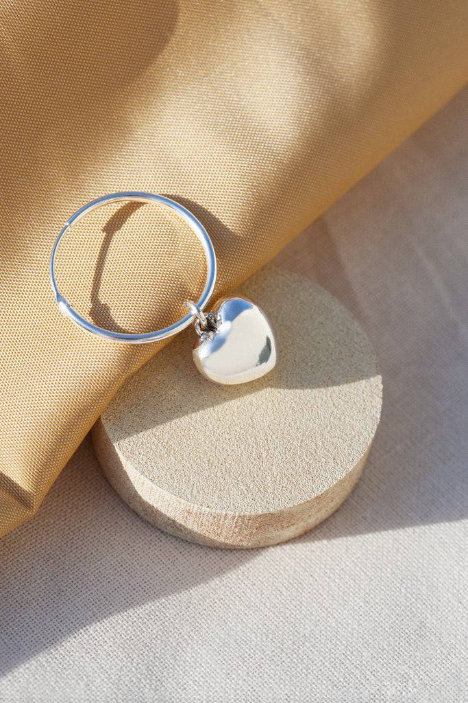 JUKSEREI AMORE CHARM EARRINGS Auslauf