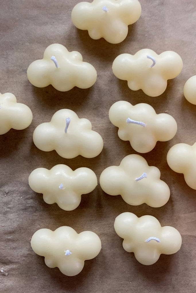 JUKSEREI SOLLYS · CLOUD BEESWAX CANDLE Im Verkauf