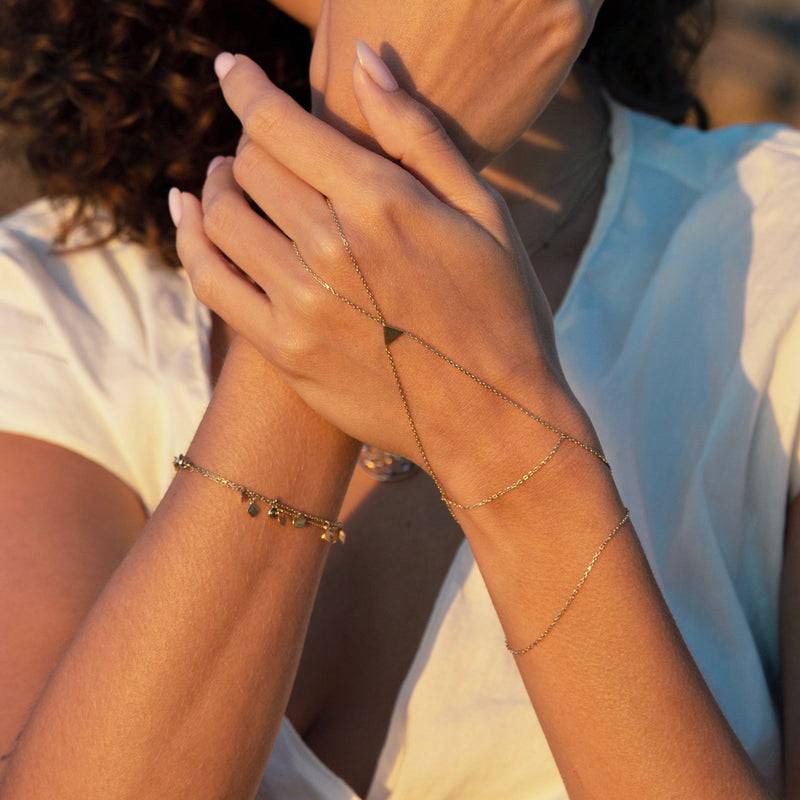 Mosuo Jewellery Dreieck Finger Armband im Angebot