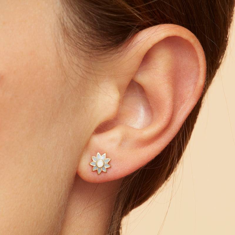 Mosuo Jewellery KIDS Emaille Blumen Ohrstecker im Angebot