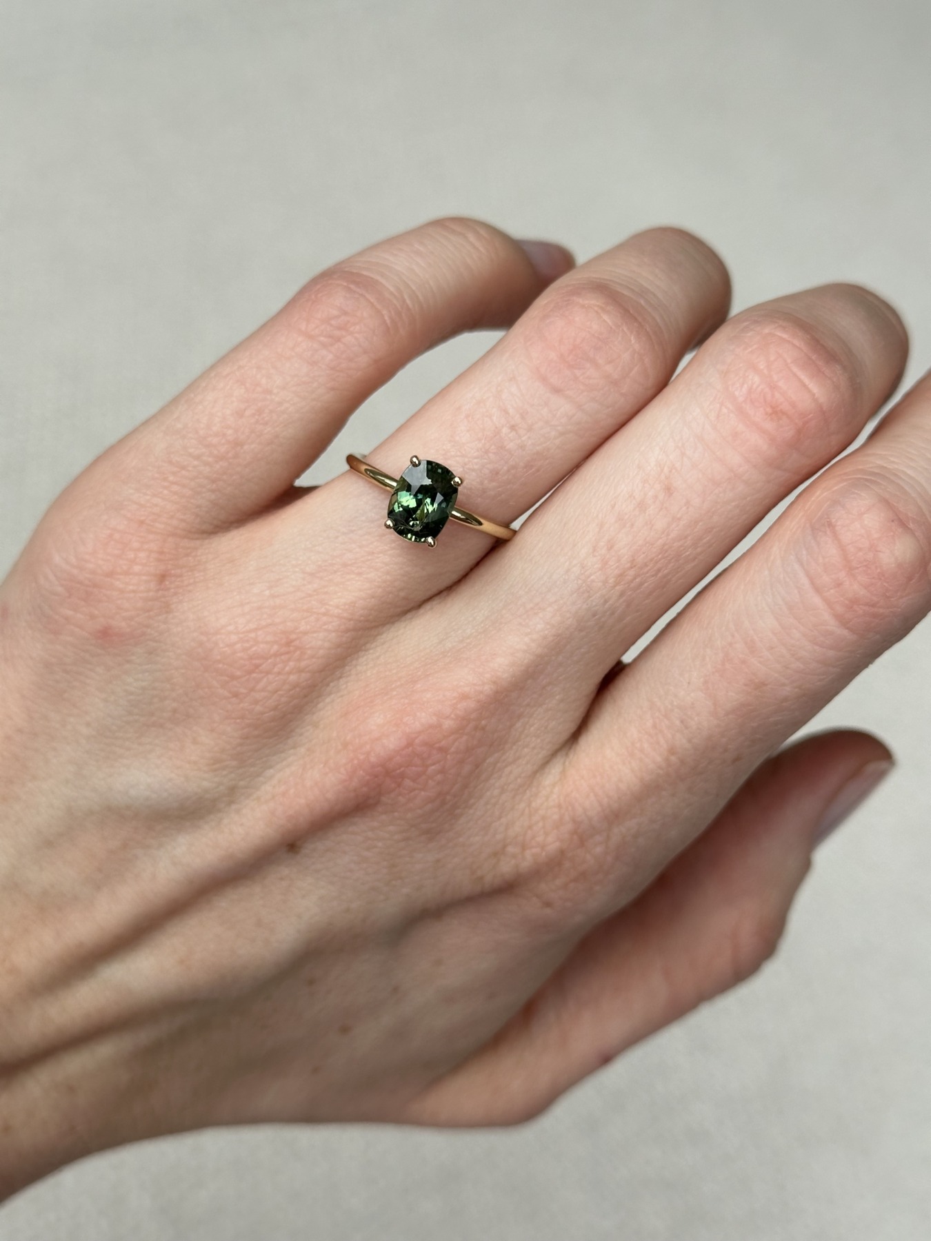 Nina Kastens Oval Green Sapphire Ring Verkauf