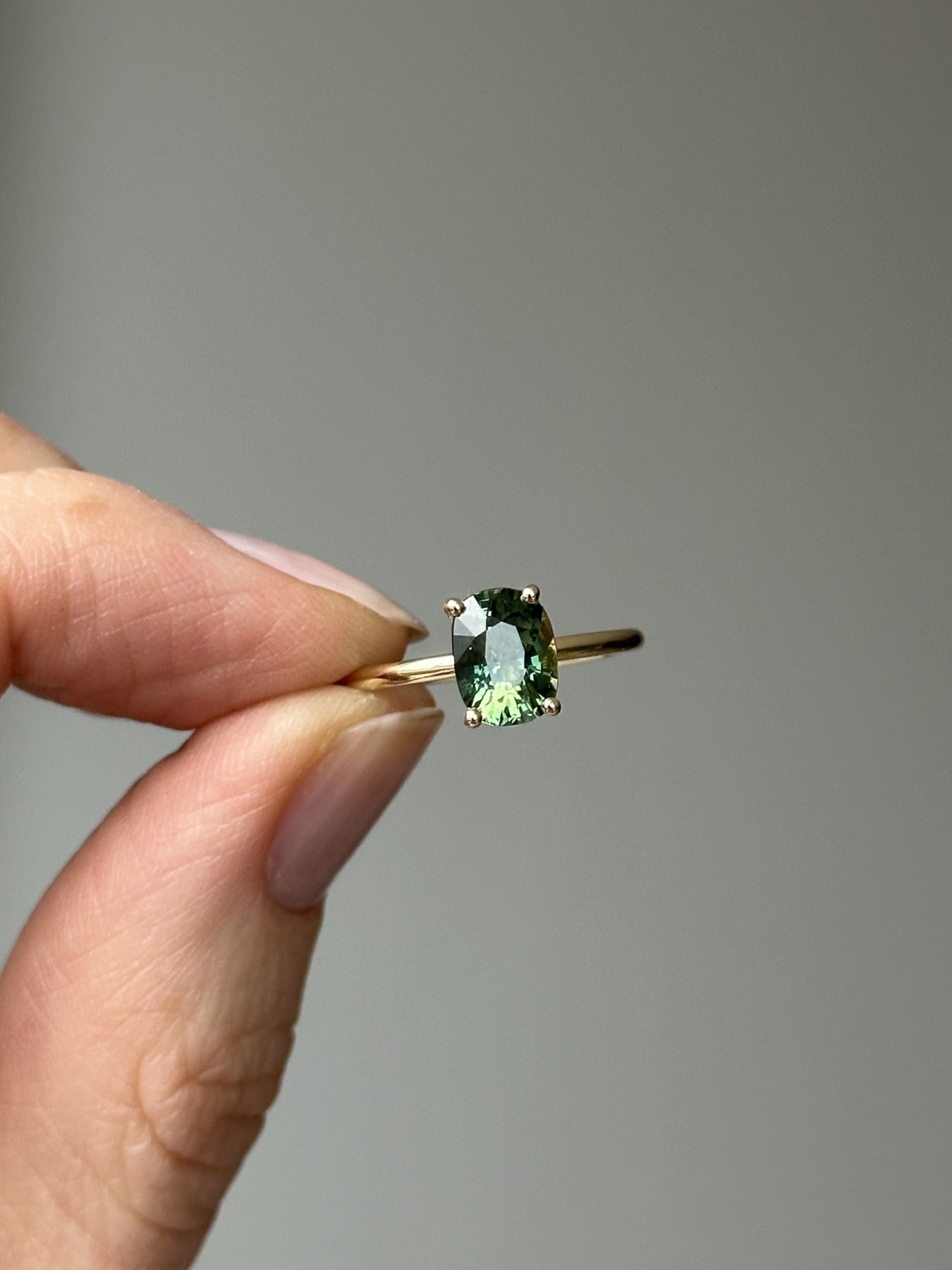 Nina Kastens Oval Green Sapphire Ring Verkauf