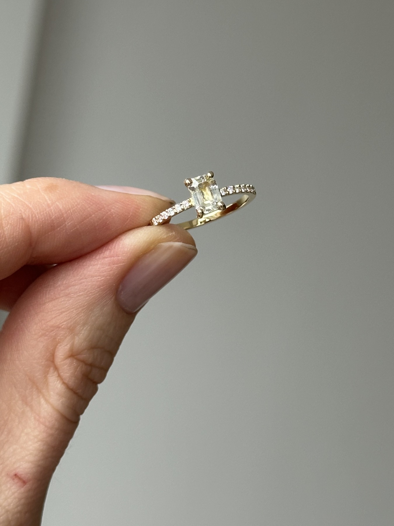 Nina Kastens Yellow Sapphire Diamond Ring im Angebot