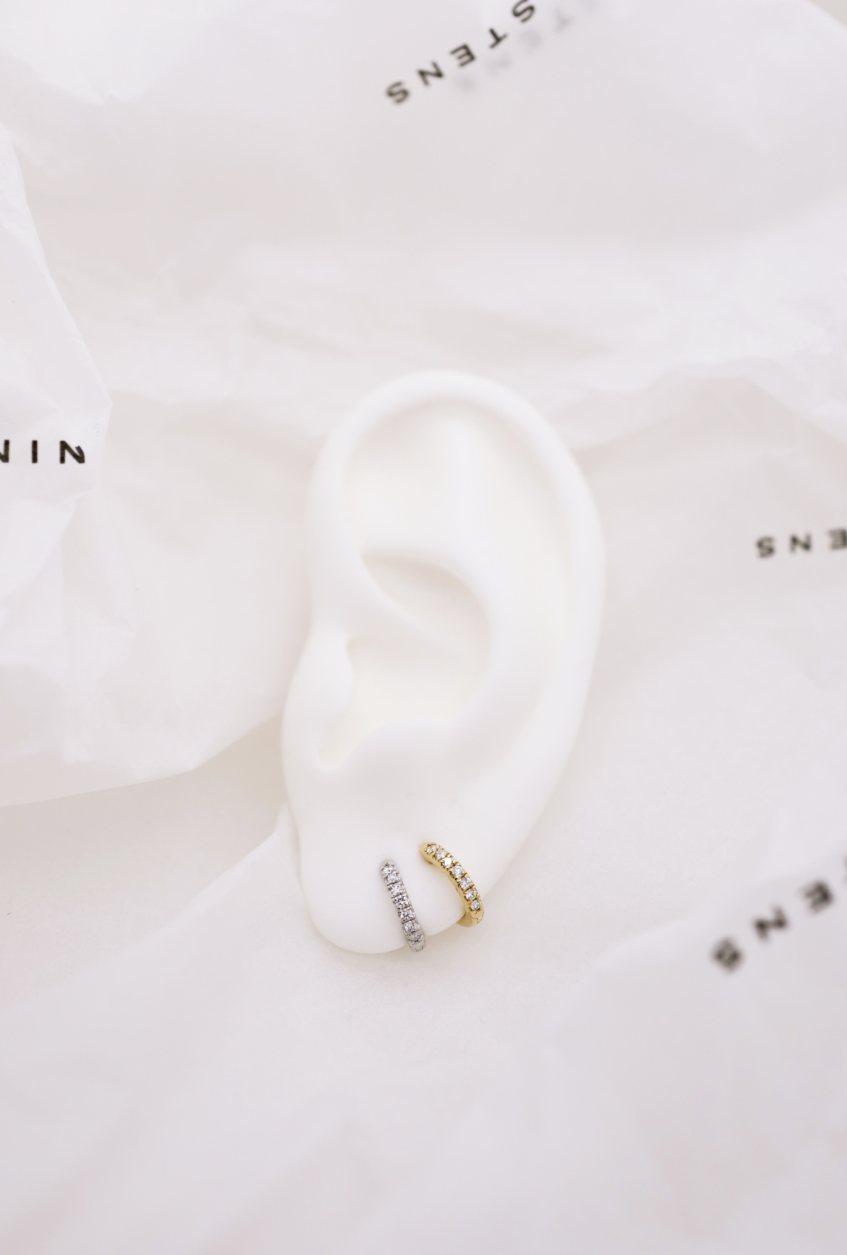 Nina Kastens Diamond Huggie White Gold Verkauf