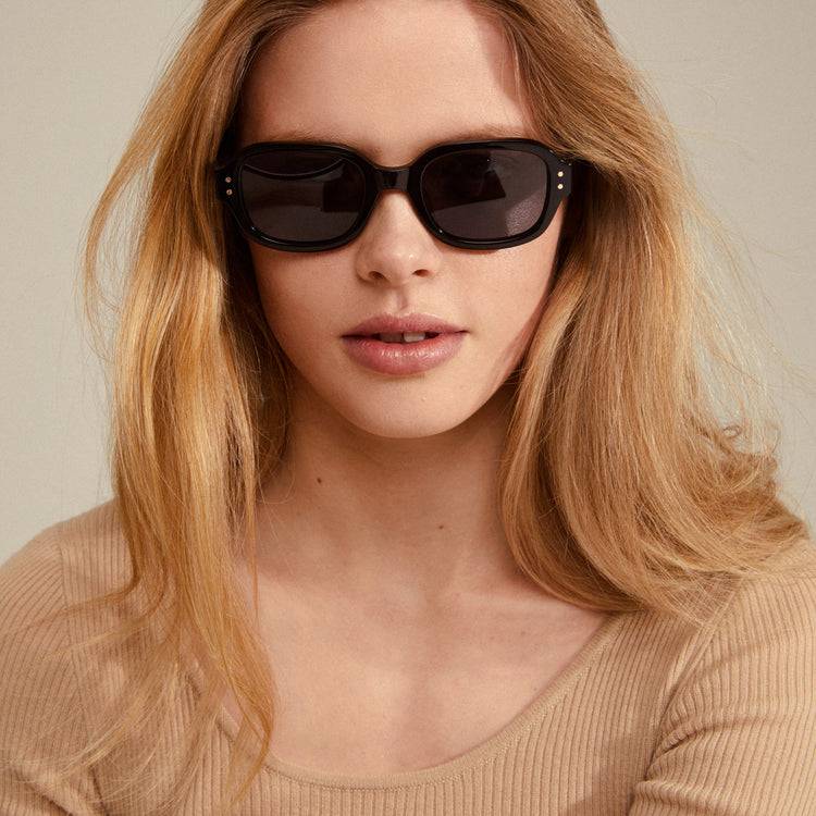 Pilgrim NELLA Recycelte Sonnenbrille Schwarz/Gold Online