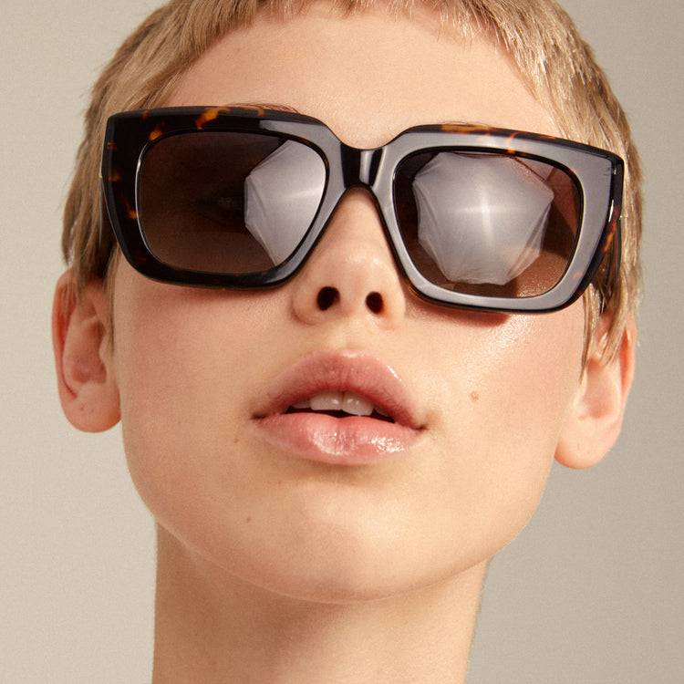 Pilgrim JOGLI Recycelte Sonnenbrille Schildpatt-Braun/Gold Verkauf