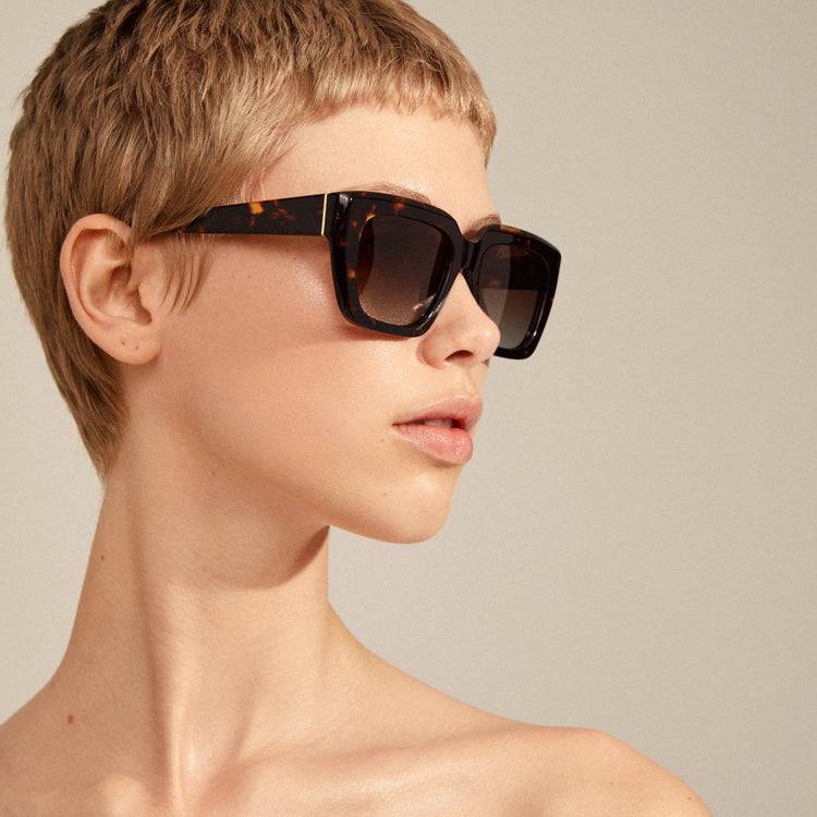 Pilgrim JOGLI Recycelte Sonnenbrille Schildpatt-Braun/Gold Verkauf