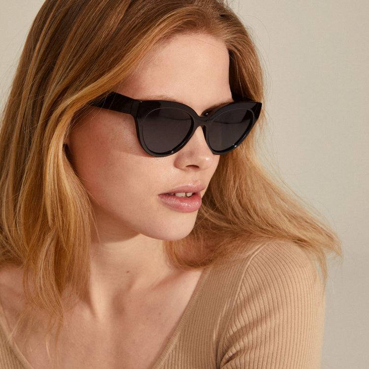 Pilgrim RAISA Recycelte Sonnenbrille Schwarz im Angebot