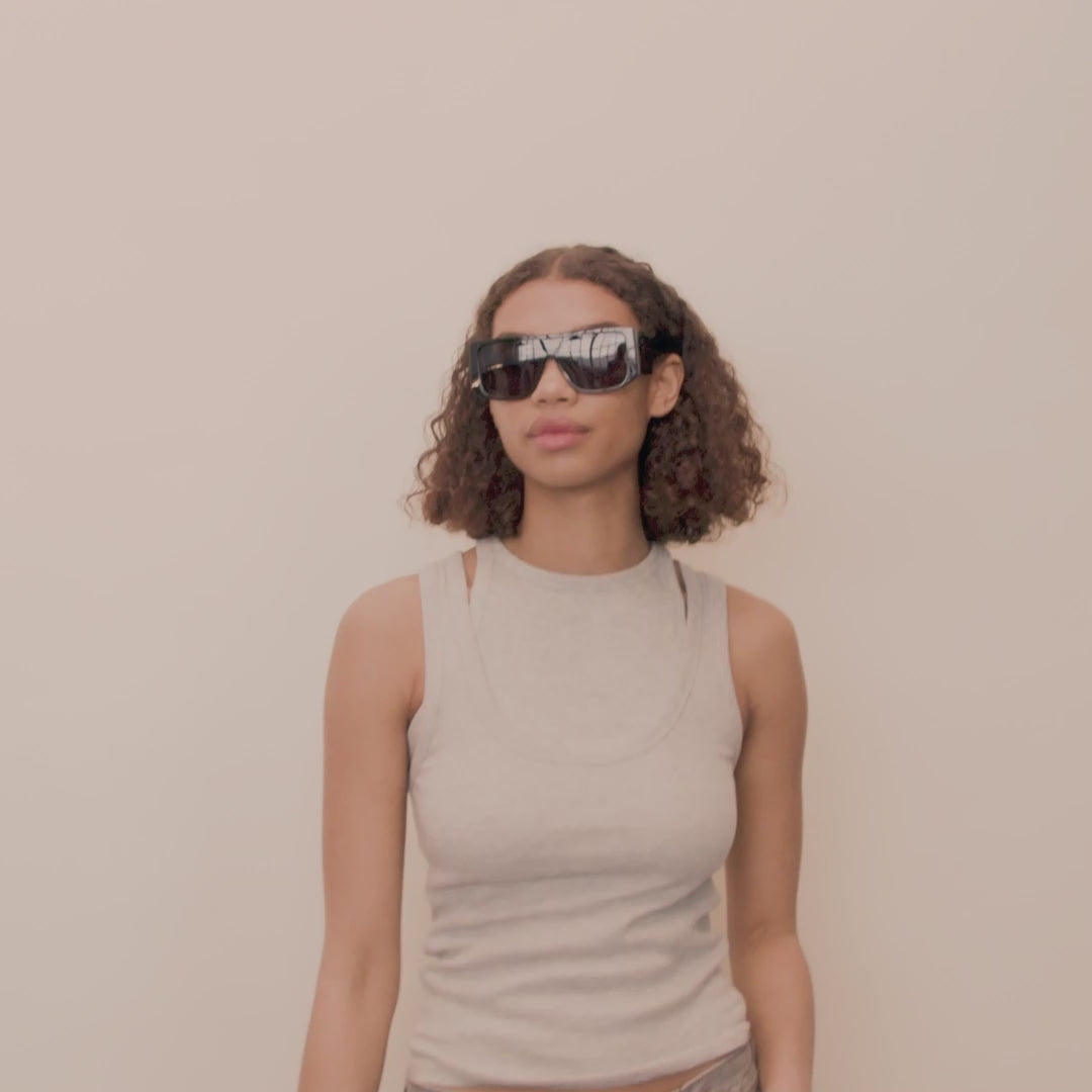 Pilgrim JOHARI Recycelte Sonnenbrille Schwarz Fabrikverkauf