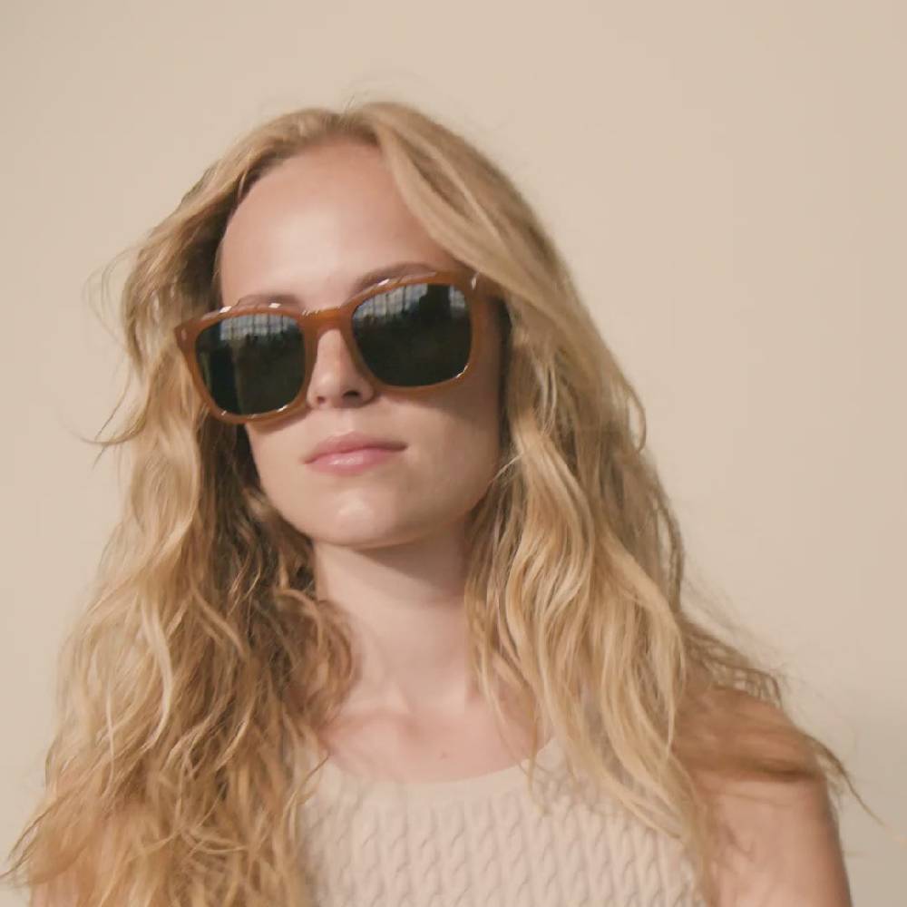 Pilgrim KATYA ikonische Retro-Sonnenbrille karamellbraun im Angebot