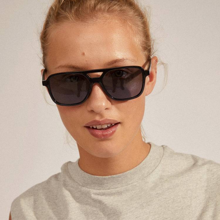 Pilgrim ELODIE recycelte Piloten-Sonnenbrille schwarz Online