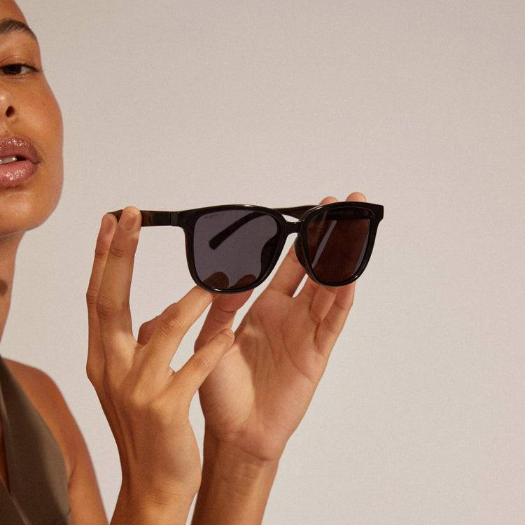 Pilgrim JAMILA recycelte Sonnenbrille schwarz Verkauf