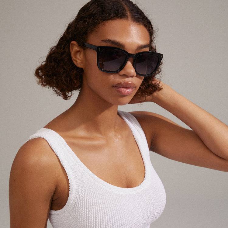 Pilgrim KATYA recycelte ikonische Retro-Sonnenbrille schwarz Angebote