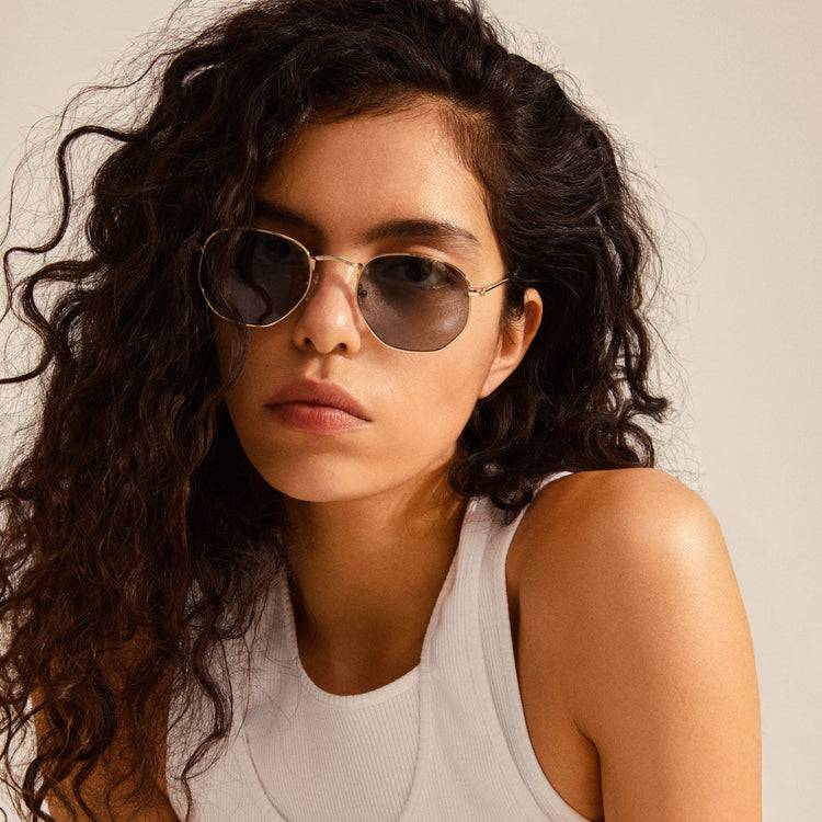 Pilgrim RYLAN Sonnenbrille Grau/Gold Blitzverkäufe
