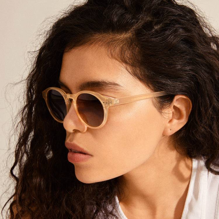 Pilgrim KYRIE klassische runde Sonnenbrille hellbeige Outlet