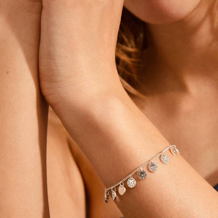 Pilgrim CAROL Armband m. kleinen filigranen coins versilbert Bis zu 60% Rabatt