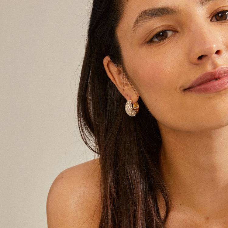 Pilgrim NAOMI recycelte Kristall-Hoops vergoldet Valentinstagsangebot