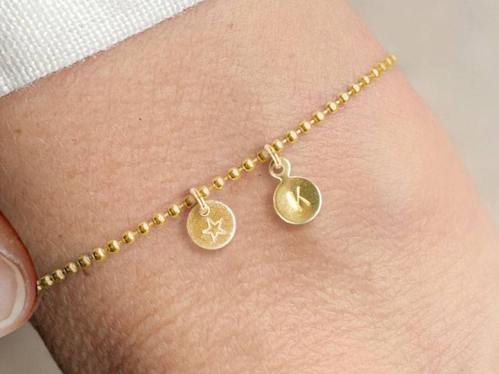 ﻿Renna Deluxe Armband mit STERN Buchstaben-Anhänger Gold