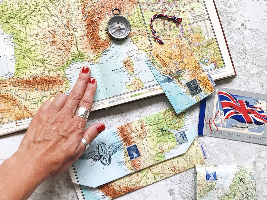 Renna Deluxe Atlas Reiseetui aus Landkarten im Angebot