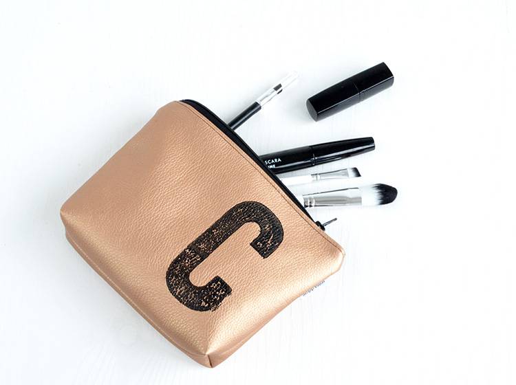 Renna Deluxe Kosmetiktasche Metallic KUPFER mit Buchstabe / vegan Verkauf