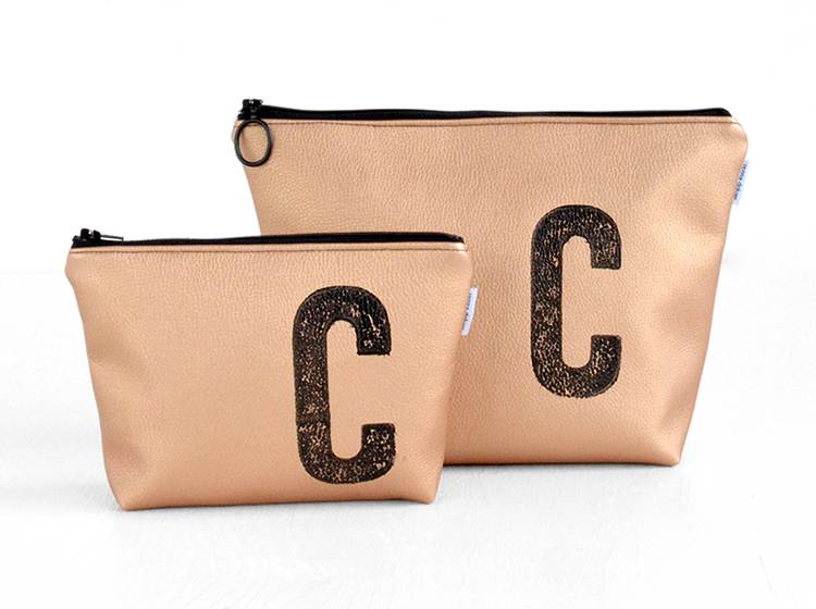 Renna Deluxe Kosmetiktasche Metallic KUPFER mit Buchstabe / vegan Verkauf
