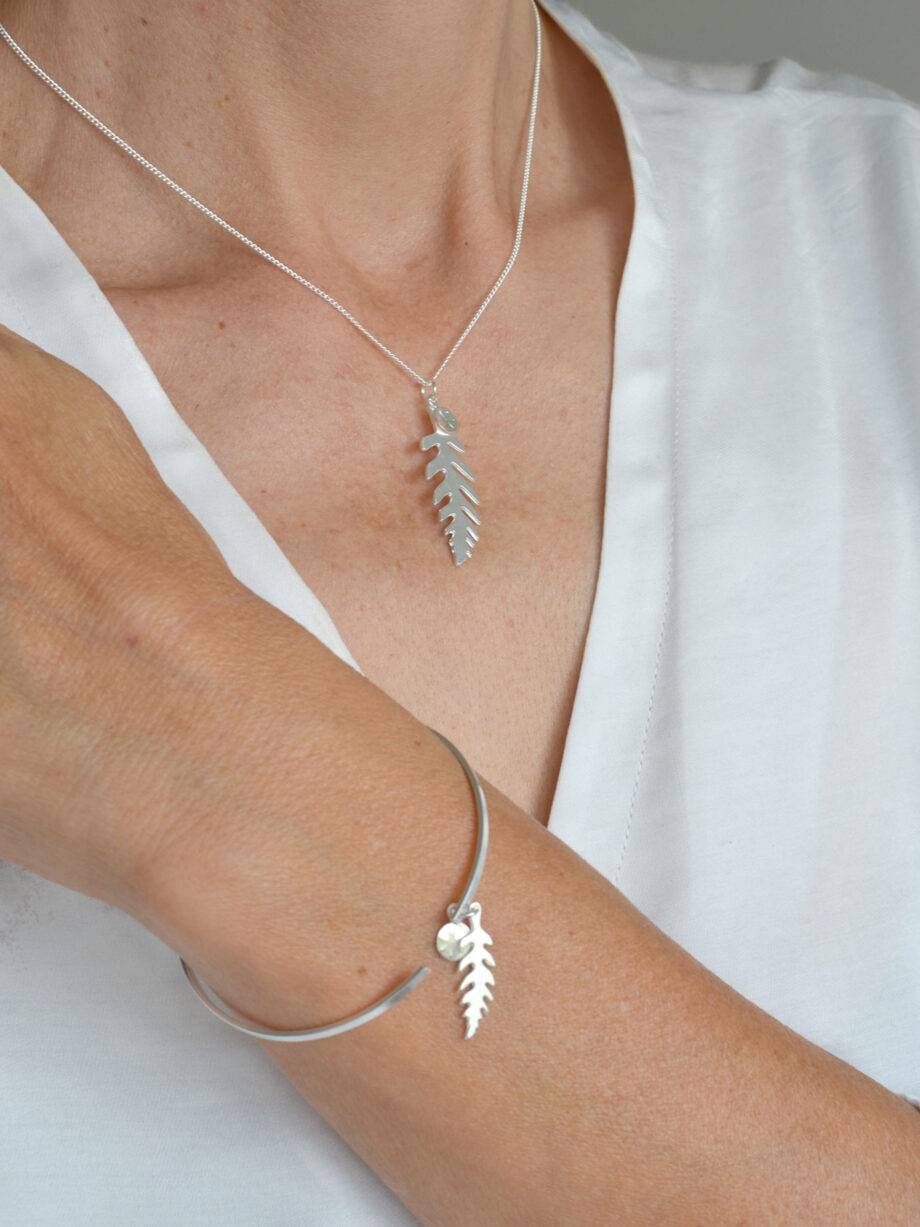 Renna Deluxe Lange Kette mit Farn Blätter in Silber Verkauf