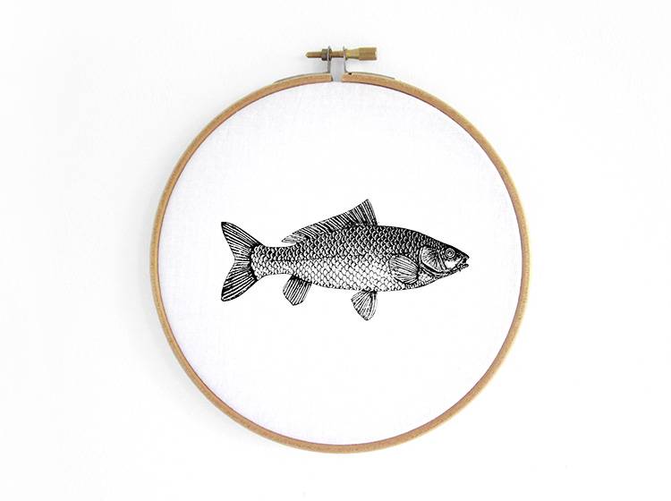 Renna Deluxe FISCH _ Bild im Stickrahmen Fabrikverkauf