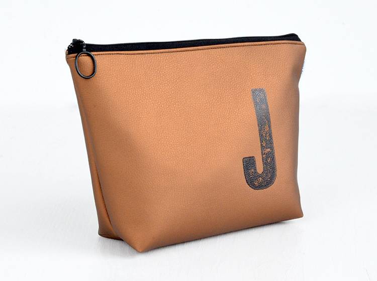 Renna Deluxe Waschtasche Metallic BRONZE mit Buchstabe personalisiert, vegan Exklusive Angebote