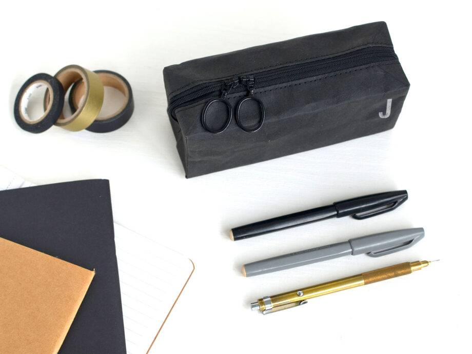 Renna Deluxe Federmäppchen mit Monogramm personalisiert in Schwarz Letzter Tag