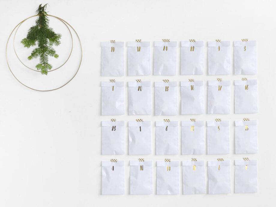 Renna Deluxe Adventskalender SILBER metallic mit weißen Tüten Black Friday Preise