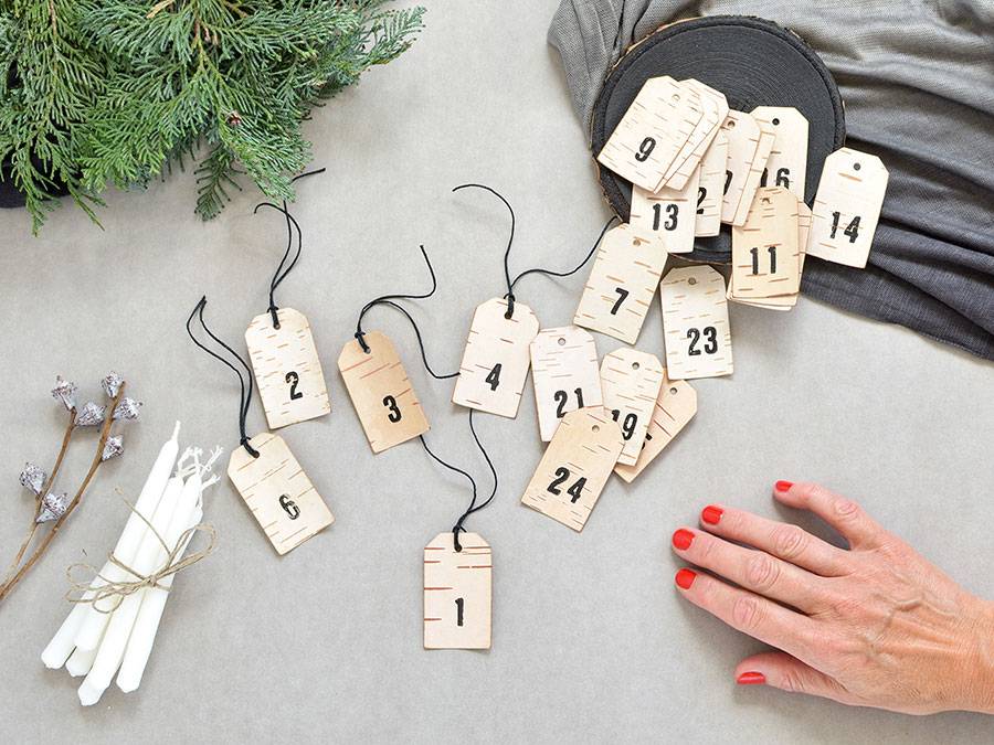 Renna Deluxe Adventskalender Zahlen Anhänger aus Birkenrinde Heißer Verkauf