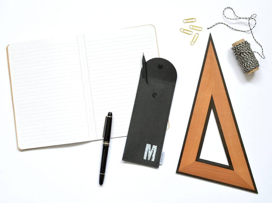 Renna Deluxe Braunes Stifteetui mit Monogramm vegan Vierteljährliche Förderung