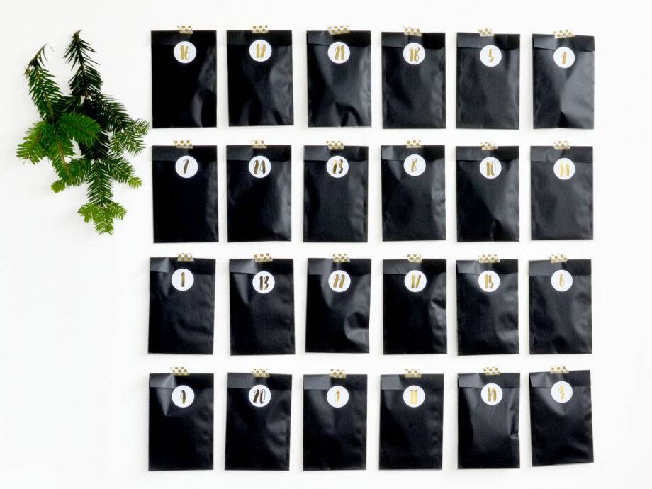 Renna Deluxe Adventskalender Gold metallic mit schwarzen Tüten Hotsell